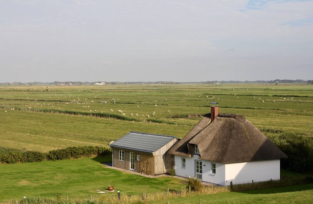 A dreamlike thatched roof house by the sea near St. Peter-Ording