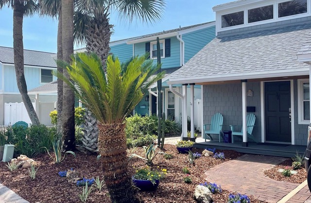 A Few Steps from the Atlantic Ocean Beautiful Beach House Sleeps 8