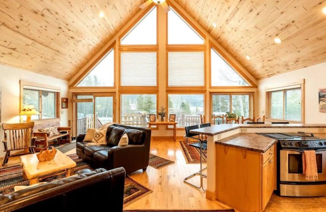 A-Frame Cabin w/Views of Lake!