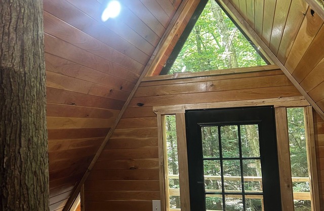 A-Frame Tree House , 2 min fro the Elk center