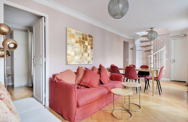 A Glorious 4-BR/4BA Duplex w/Terrace in Opera - St Lazare