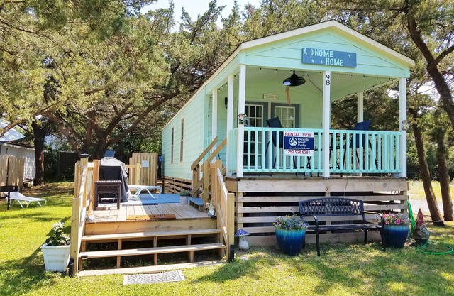 A Gnome Home: Convenient to Restaurants and Coffee Shops