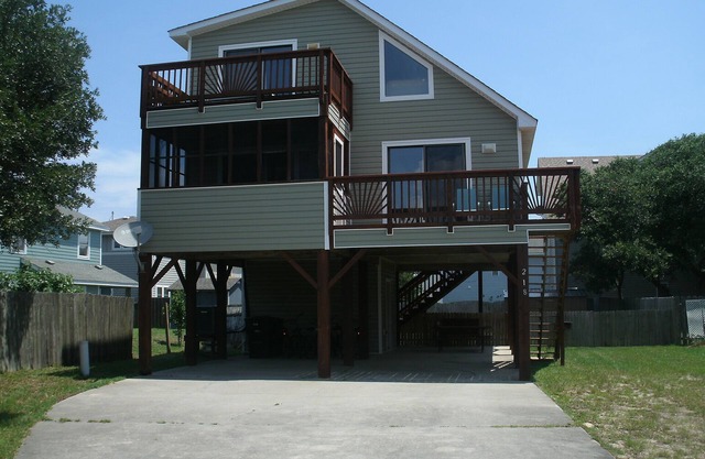 A Great Bargin, Pet Friendly. Two & half blocks from the beach.