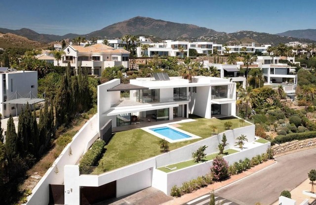 A High-End Retreat with Exceptional Amenities