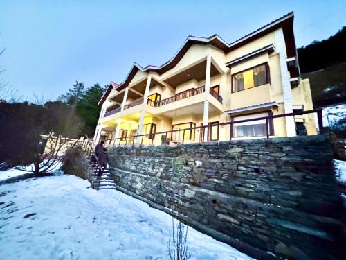 A Kufri Home By Charvi Retreat