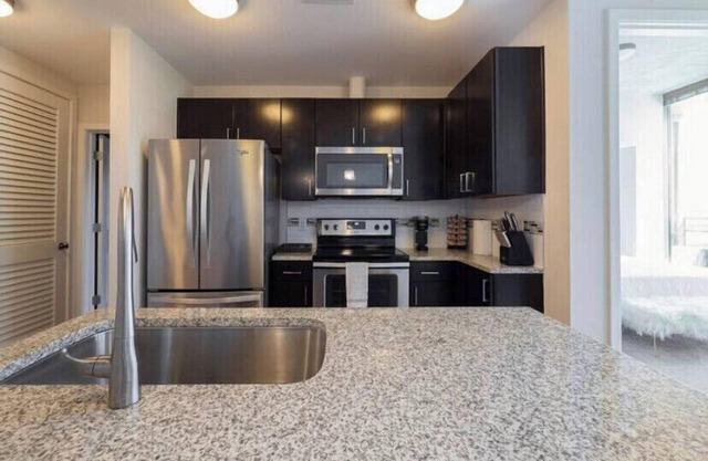 A Luxury Stay in the City - free WiFi + More Mins from the Braves @ Truist Park