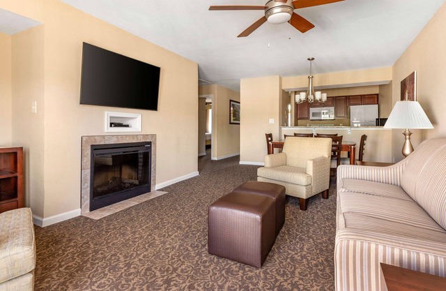 A Must-Experience Vacay! 2 Units w/Kitchens, Pool, Sports Courts, Free Parking!