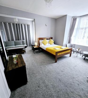 A-N-G Apartments - Parking EV 22kW by the Beach, Canoe Lake & South Parade Pier