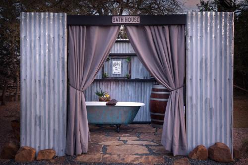A Nest For Two, Bathhouse, Firepit, Sleeps 2