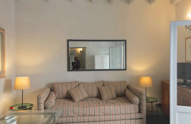 A nest in via Giulia