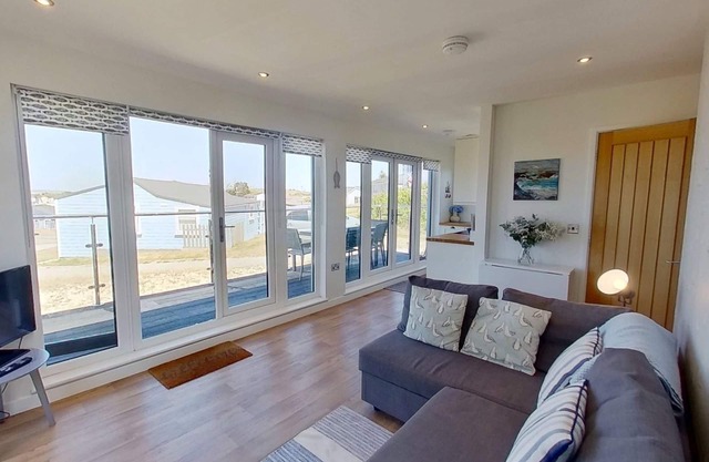 A newly renovated chalet with a fabulous enclosed deck and close to the beach.