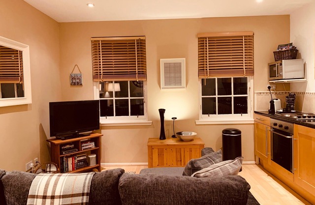 A one-bed apartment located right in the heart of the Grassmarket. Sleeps 4