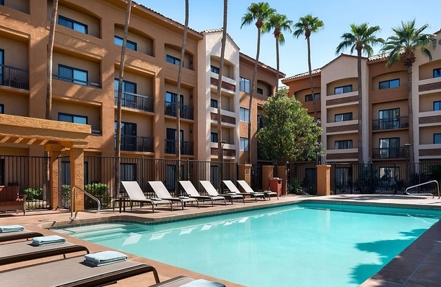 A Place You'll Surely Enjoy! w/Outdoor Pool, Near Wrigley Mansion