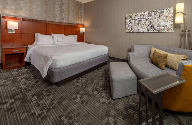 A Place You'll Surely Enjoy! TWO Comfortable Units, Pet-friendly, Indoor Pool!