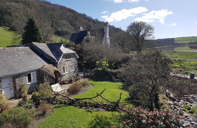 A quaint, riverside family cottage nestled in the heart of Tamar River Valley