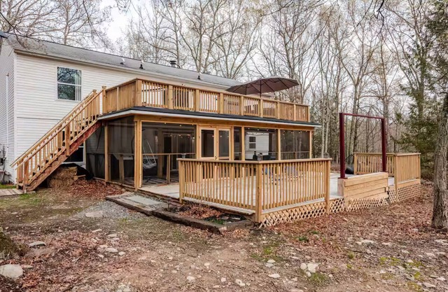A Quiet,peaceful retreat in the woods, yet close to top attractions and shopping