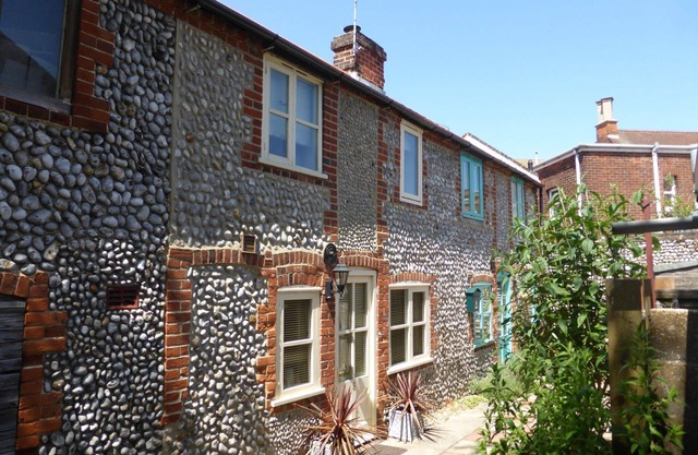 A real hidden gem, this great little bolthole for two is perfect for a seaside get away