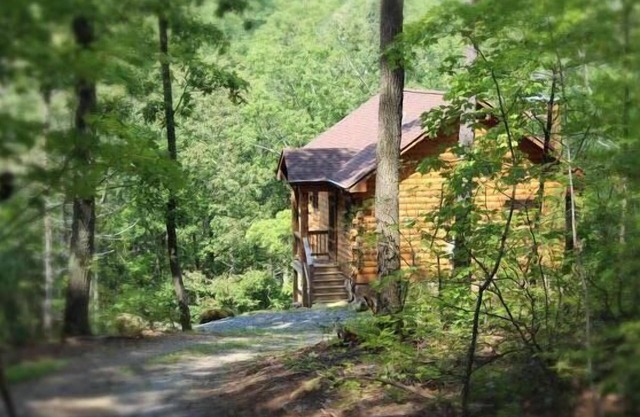 A Rustic-Chic Cabin Hideaway at the Doorstep of the Shenandoah National Park