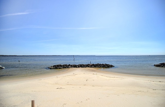 A Sandy White Beach Retreat * NEAR WILLIAMSBURG*