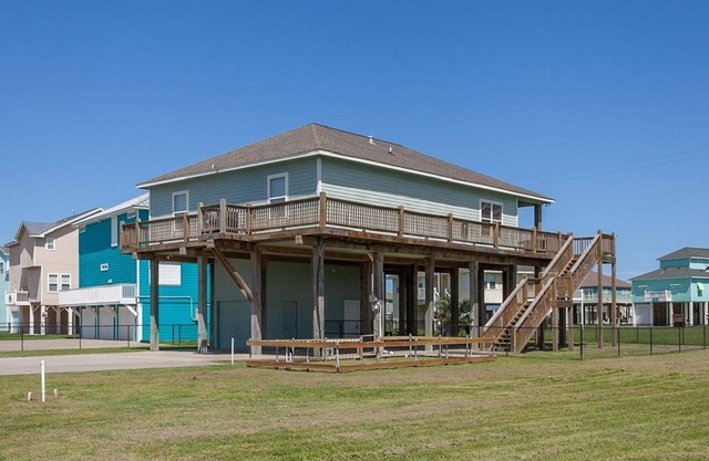 A SASSY SEAGULL - Super cute w/Cargo Lift, Fenced Yard, close to beach!