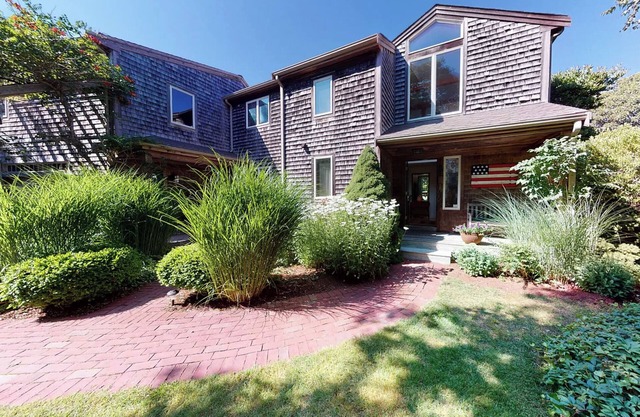 A secluded 4 BR/3 Bath sanctuary surrounded by trees w/large private pool