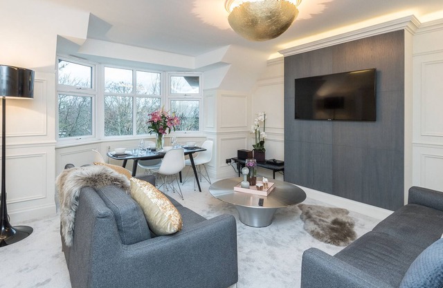 A Second Floor Duplex, Luxurious 3 bedroom, Town Centre Apartment