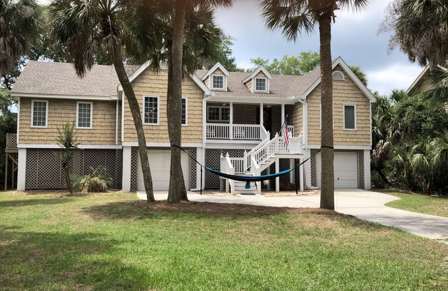 A serene cottage, ISLAND PSALMS, on the Green with-Golf Cart and Amenity Cards.