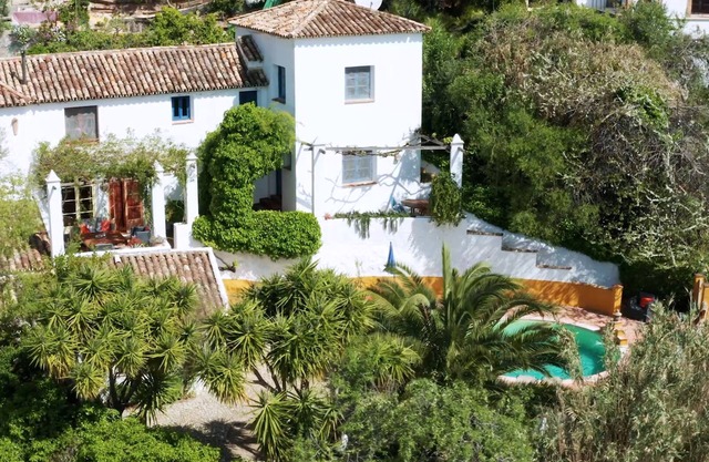 A stylishly converted farmhouse close to Ronda with included daily housekeeping