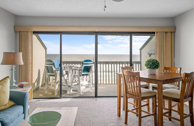 A touch of Paradise Oceanfront Views BBQs & a POOL