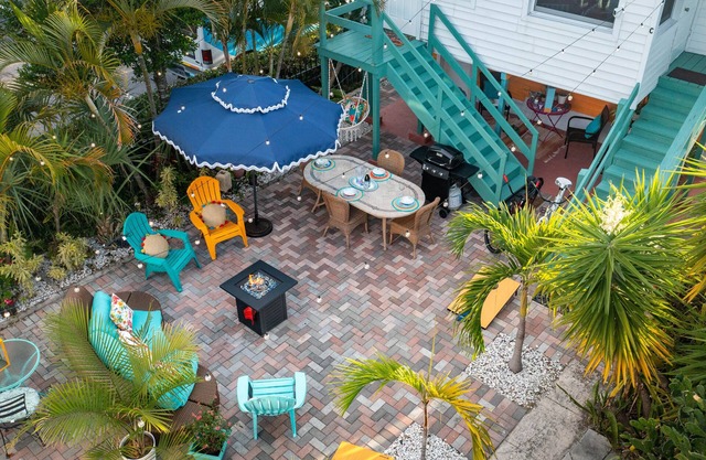A Tropical Beauty🏝🏠 Historic Charm + Modern Luxury