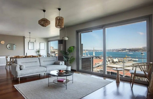 a unique apartment with view on Bosphorus