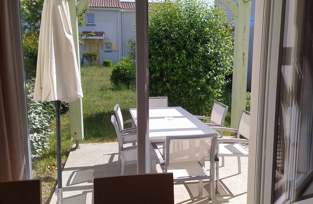 A Vendée-style cottage, with pool access