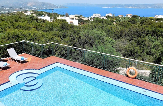 A very private 3 bedroom villa with large pool, fantastic sea & mountain views.