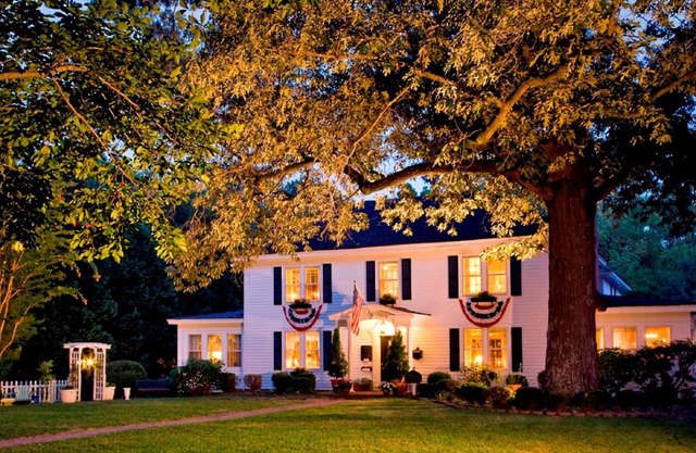 A Williamsburg White House Inn