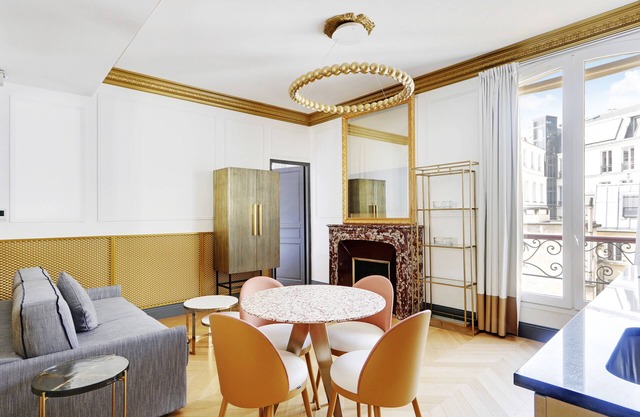 A Wonderful 1-BR in the Champs Elysées