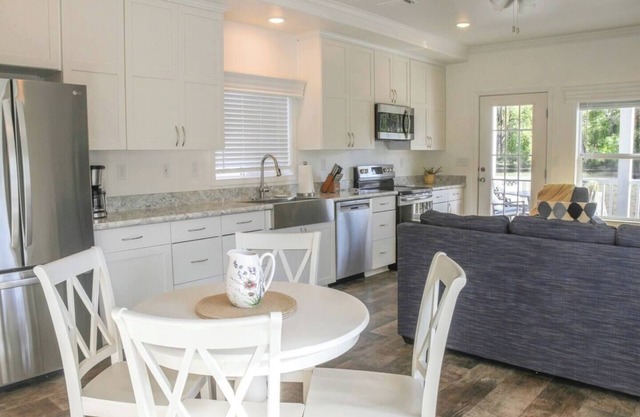 A wonderful 2 bedroom/2 bath rental (1,000 sq
