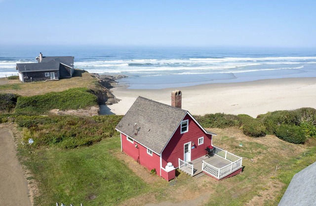 A Yachats Classic With An Incredible Ocean View, Tide Pools & Sandy Beach!