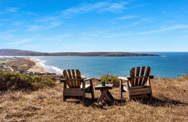 AbaloneAlcove:Classic Beach Home Fun Vibes-HugeViews/HotTub/WiFi/Pup/Pool Tbl