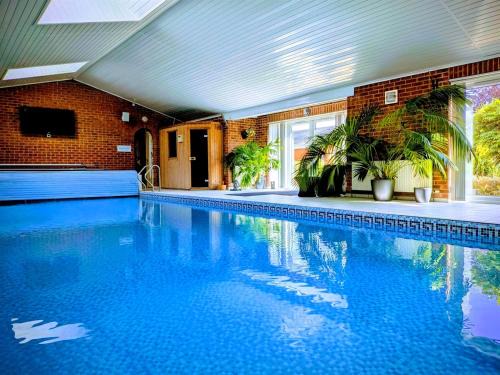 Aberfall Villa Pool Hot Tub Saunas Gym Cinema Gdns