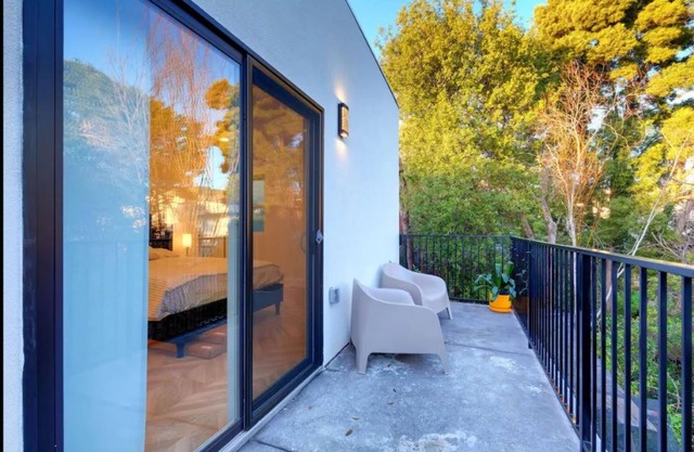 Abode #2 New Modern Luxe Spacious 2B/2B EV Charger