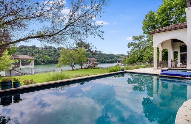 Above Autograph I New Remodel | Lakefront Lake Austin | Pool&Spa | Theater