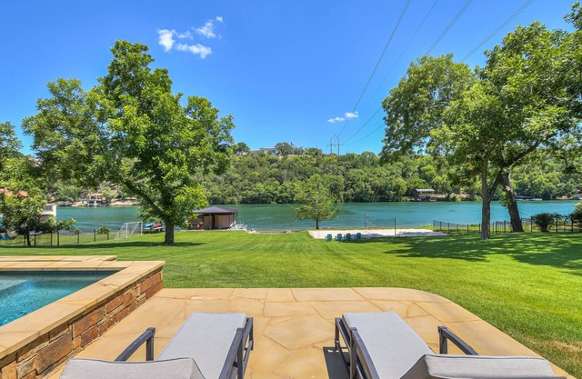 Above Elite I Sand Volleyball | Lake Austin | PickleBall I Pool