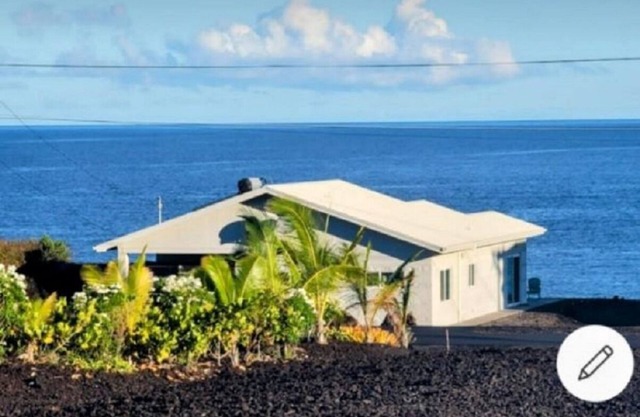 Absolute Ocean Front Home at Sea Level Hale Hokulani "House of the Heavenly Star