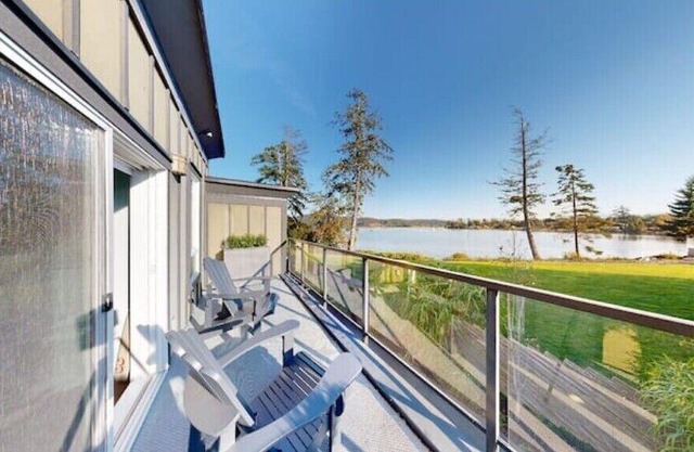 Absolute Oceanfront - Stunning Views From Every Room
