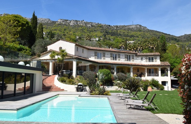 Absolute quiet luxury villa, 15m swimming pool, open view to the sea, spas