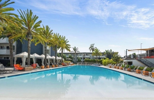 Ac, Heated Jacuzzi, Pool, Gym, Pickleball Courts, Basketball Courts