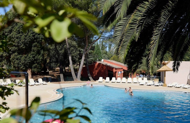 Accès Piscine Extérieure Saisonnière + Sauna