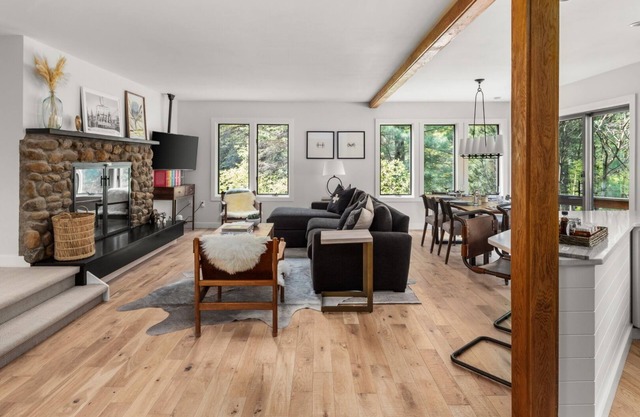 Access to Heated Pool/Hot Tub & Close to Stowe Mtn resort!
