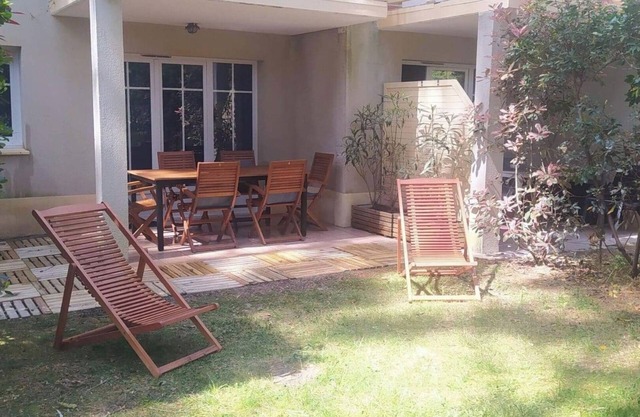 Accommodation with garden overlooking the pines - Heated swimming pool - Beaches 3 km away - golf course