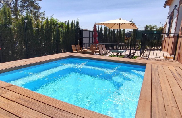 Acogedora Casa con Piscina Coctel y Barbacoa Cerca de Caminito del Rey